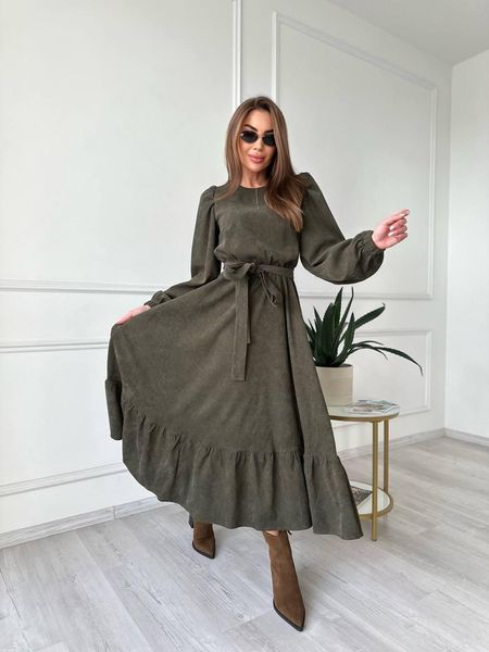 Женское вельветовое платье с поясом и рюшами 101 фото